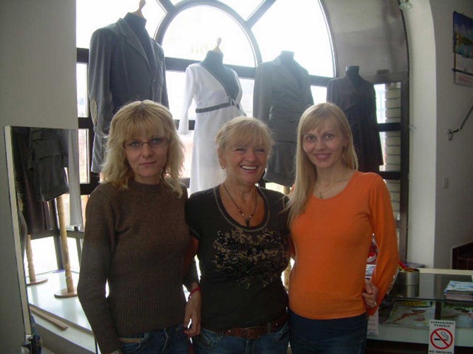 1585_web-1507,vrbas,-biljana-bojovic-sa-mirjanom-barovic-i-sestrom-nenom