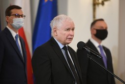 Wicepremier, prezes PiS Jarosław Kaczyński podczas uroczystości w Pałacu Prezydenckim w Warszawie