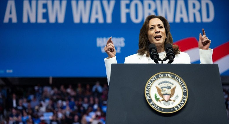 Harris sprints to the middle ahead of 2024 home stretch | Business ...