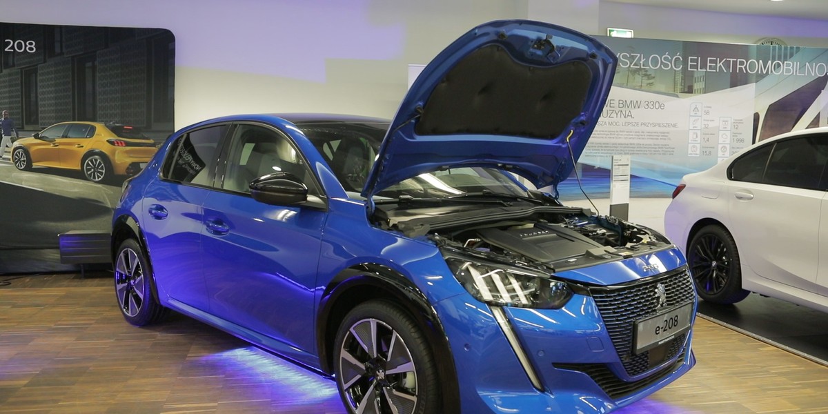 W 2020 roku na drogi wyjedzie elektryczny Peugeot Expert zbudowany na platformie EMP2, którego klienci będą mogli kupić z dwoma rodzajami baterii. Mniejsza pozwoli na przejechanie 200 kilometrów na jednym ładowaniu, natomiast większa powiększy ten zasięg do 300 kilometrów