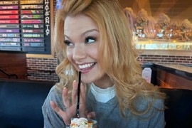 IZABRANA NAJLEPŠA AMERIKANKA "Kažu mi da se OBLAČIM KAO BABA, ali meni je to sjajno", OVAKO IZGLEDA MISICA KASANDRA koja je zbog tetovaža i pirsinga sve oduševila