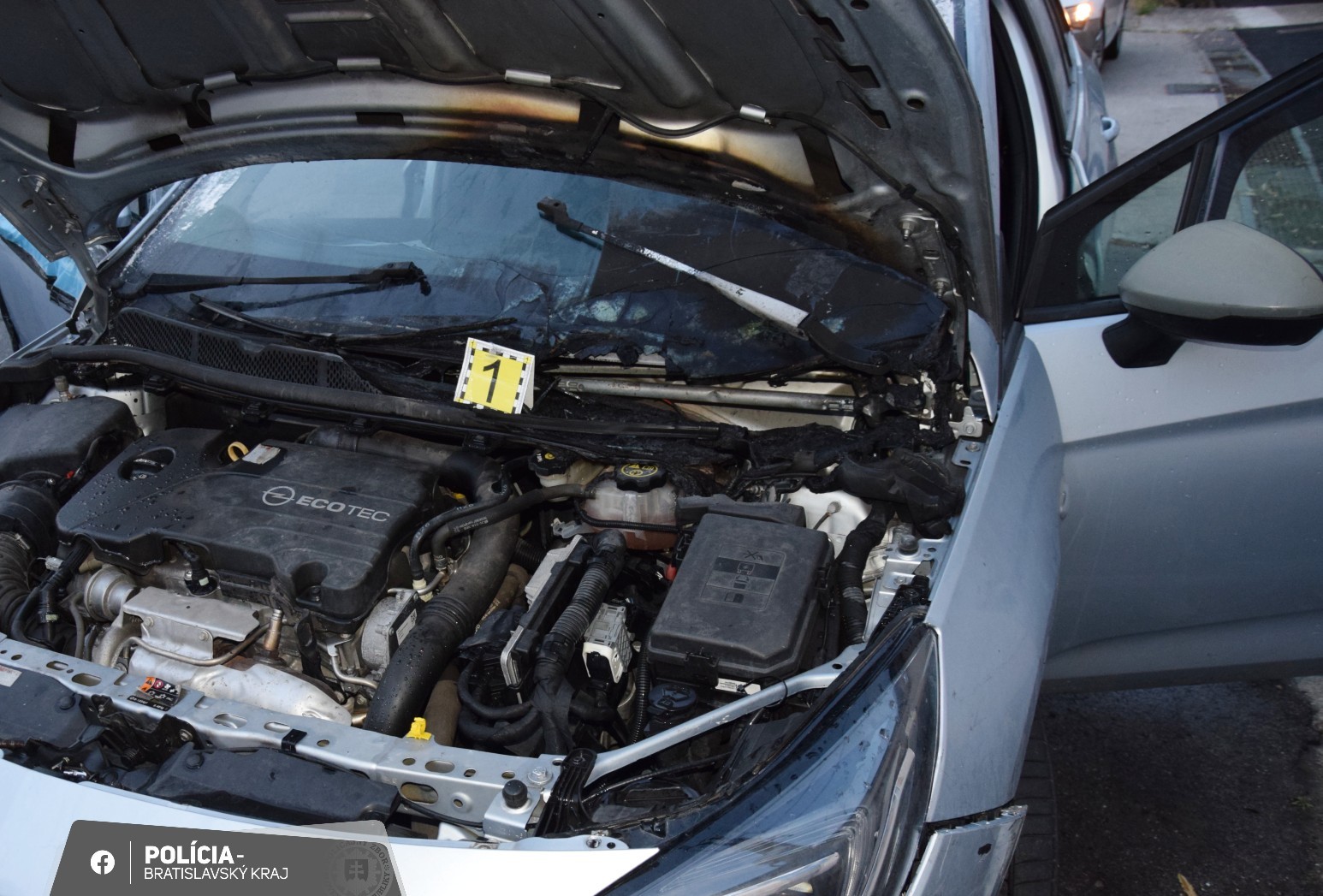 Polícia obvinila muža, ktorý v Bratislave výbušninou poškodil auto.