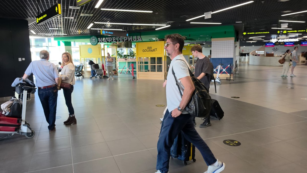 (FOTO) Sloboda se baškari na Baliju, a evo gde smo uhvatili Vojina: SAM I VIDNO UMORAN