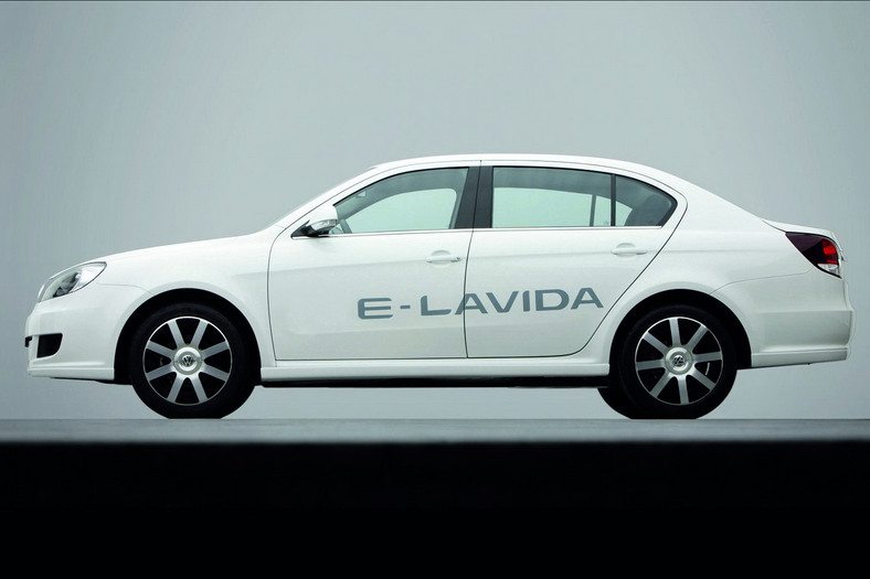 Pekin 2010: Volkswagen E-Lavida elektryczny Golf sedan