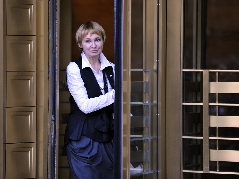 Ala But, žena Viktora Buta ispred sudnice