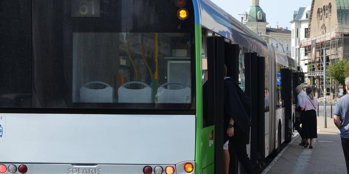 Pedofil w miejskim autobusie