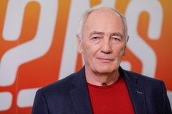 Suchary z "Familiady". Karol Strasburger zdradził, kto za tym stoi