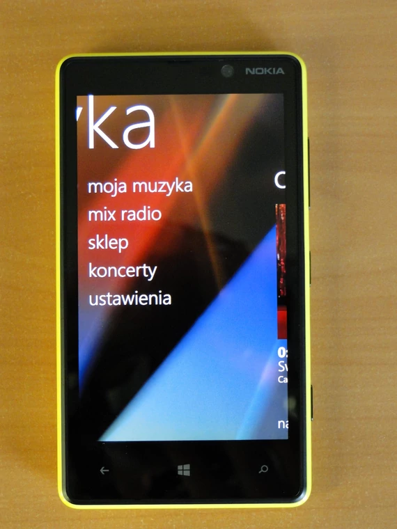 Nokia Lumia 820