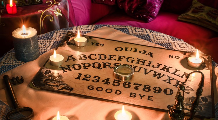 Valószínűleg az Ouija-tábla okozhatta a bajt Fotó: Getty Images