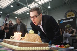 Janowicz dmuchał świeczki. Tenisista obchodził 22. urodziny. ZDJĘCIA