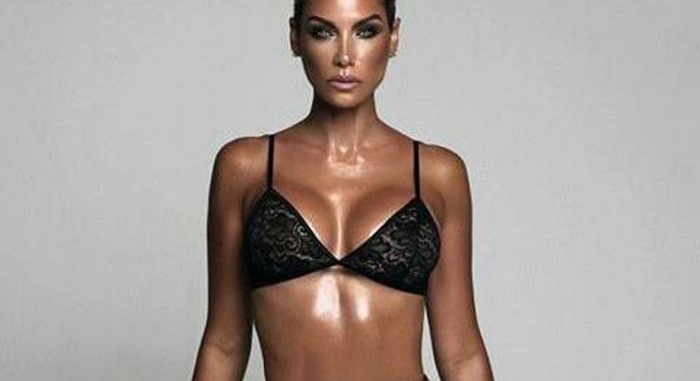 Veteran model, Nicole Murphy, flaunts sexy bod in lingerie