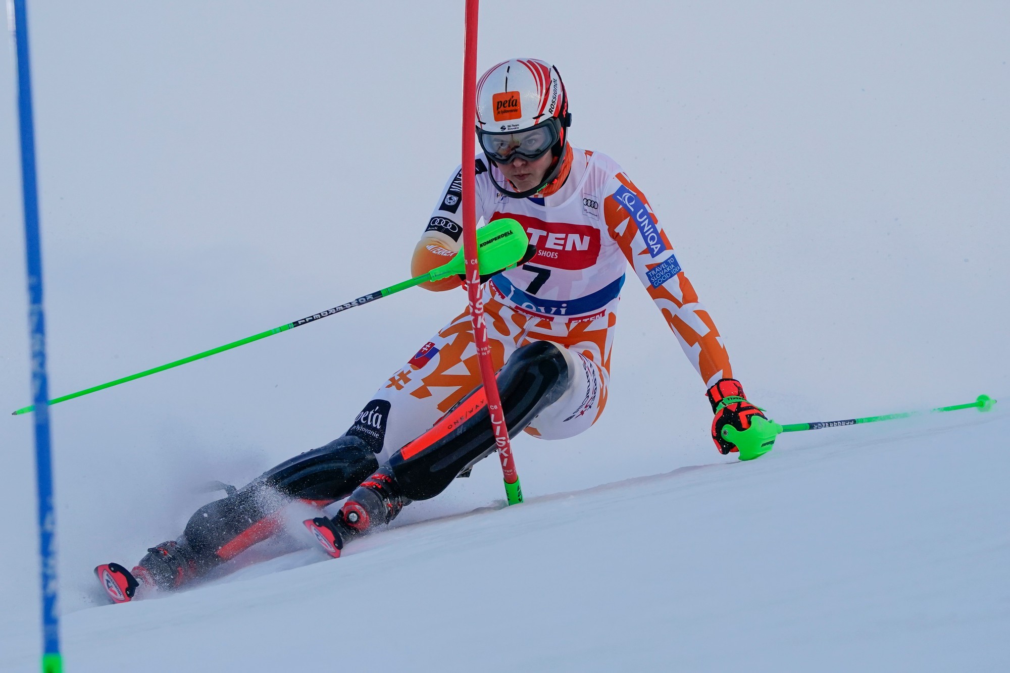 Slovenská lyžiarka Petra Vlhová na trati prvého kola slalomu žien Svetového pohára v alpskom lyžovaní žien vo fínskom Levi.