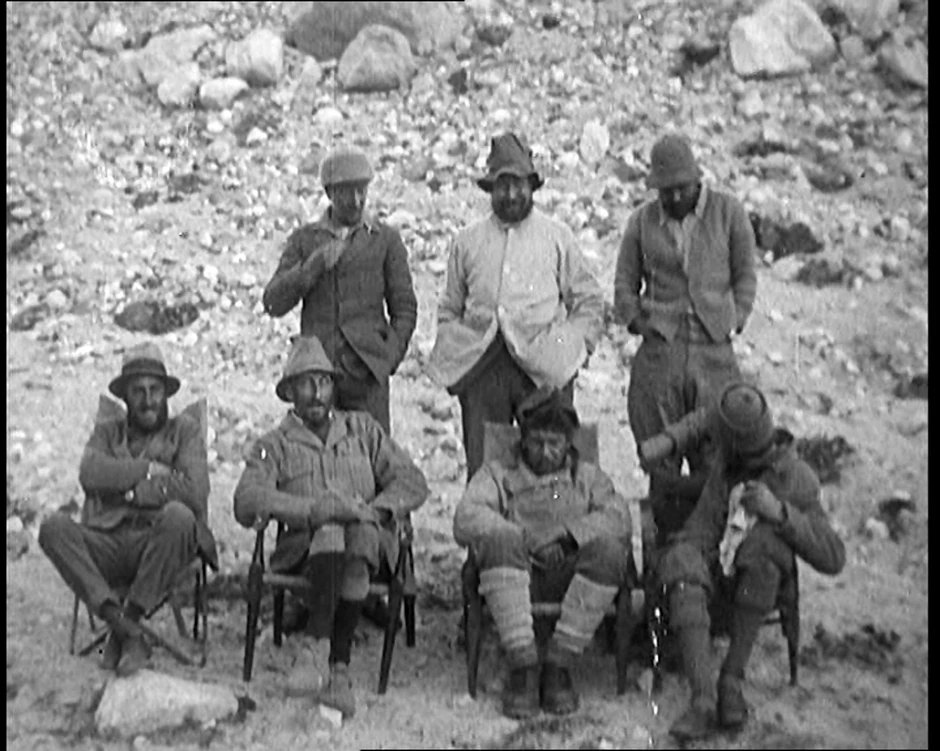 Članovi ekspedicije na Mont Everest 1924. u kojoj su učestvovali Endru Irvin i Džordž Malori 