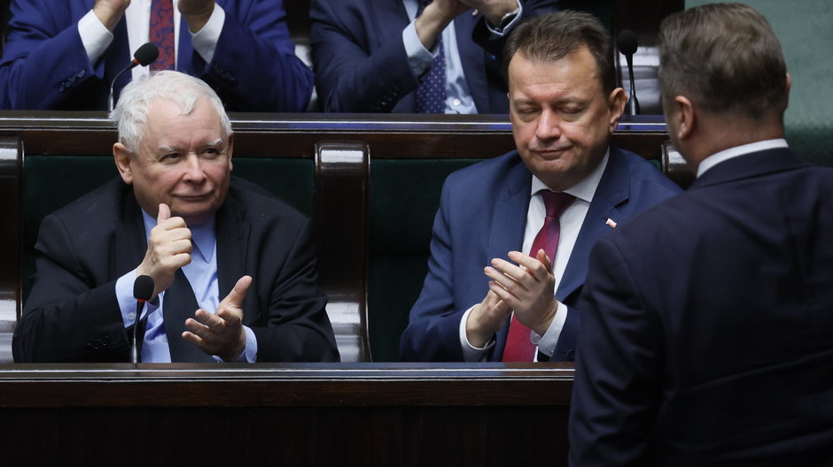 Prezes PiS Jarosław Kaczyński i minister obrony Mariusz Błaszczak w Sejmie