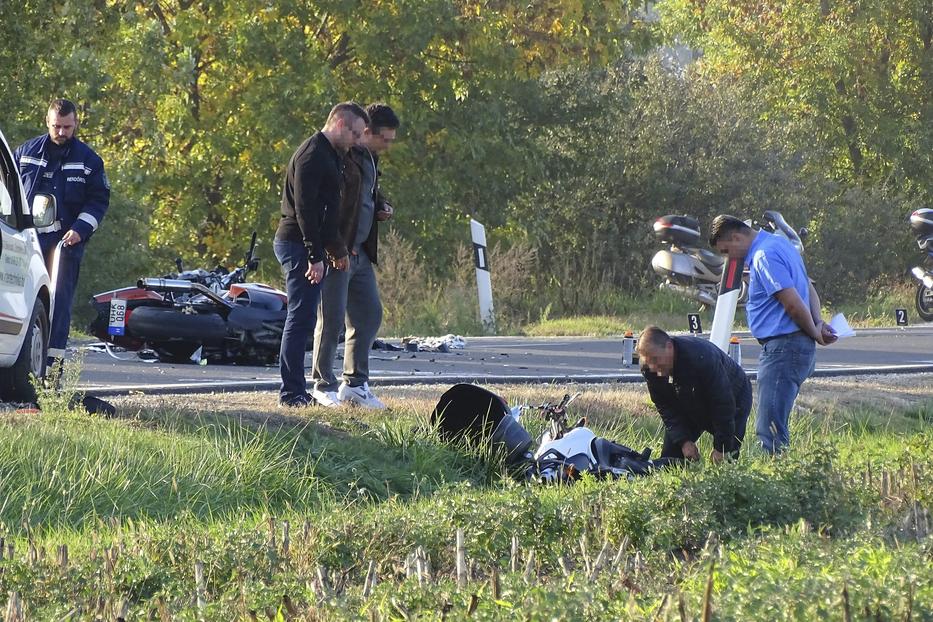 Négy motorkerékpár és egy személygépkocsi ütközött össze /Fotó: MTI - Donka Ferenc