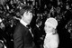 Robert De Niro és Jodie Foster Cannes-ban, 1976-ban. A Taxisofőr bemutatója igazi szenzáció volt: a 32 éves De Niro már akkor hipnotikus jelenléttel bírt, Jodie Foster pedig mindössze 13 évesen debütált a világ egyik legrangosabb filmfesztiválján. 