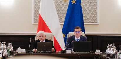 Premierów dwóch? Ekspert załamany tym, co zrobił rząd. "Wszystkie ambasady wyślą komentarz z tym zdjęciem"