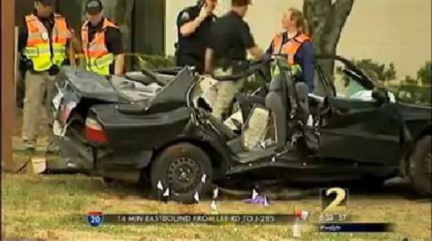 Ostaci slupanog Stouksovog automobila