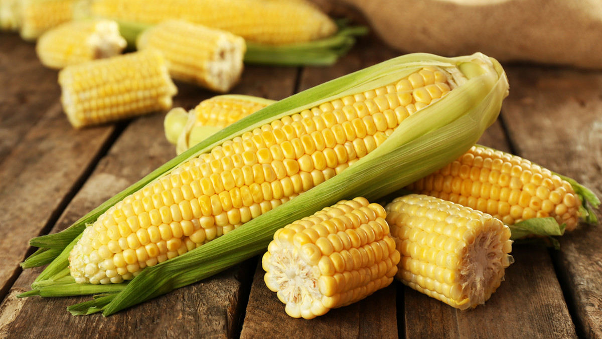 Zamroź kukurydzę, a będzie jeszcze zdrowsza. Najpierw koniecznie wykonaj ten krok