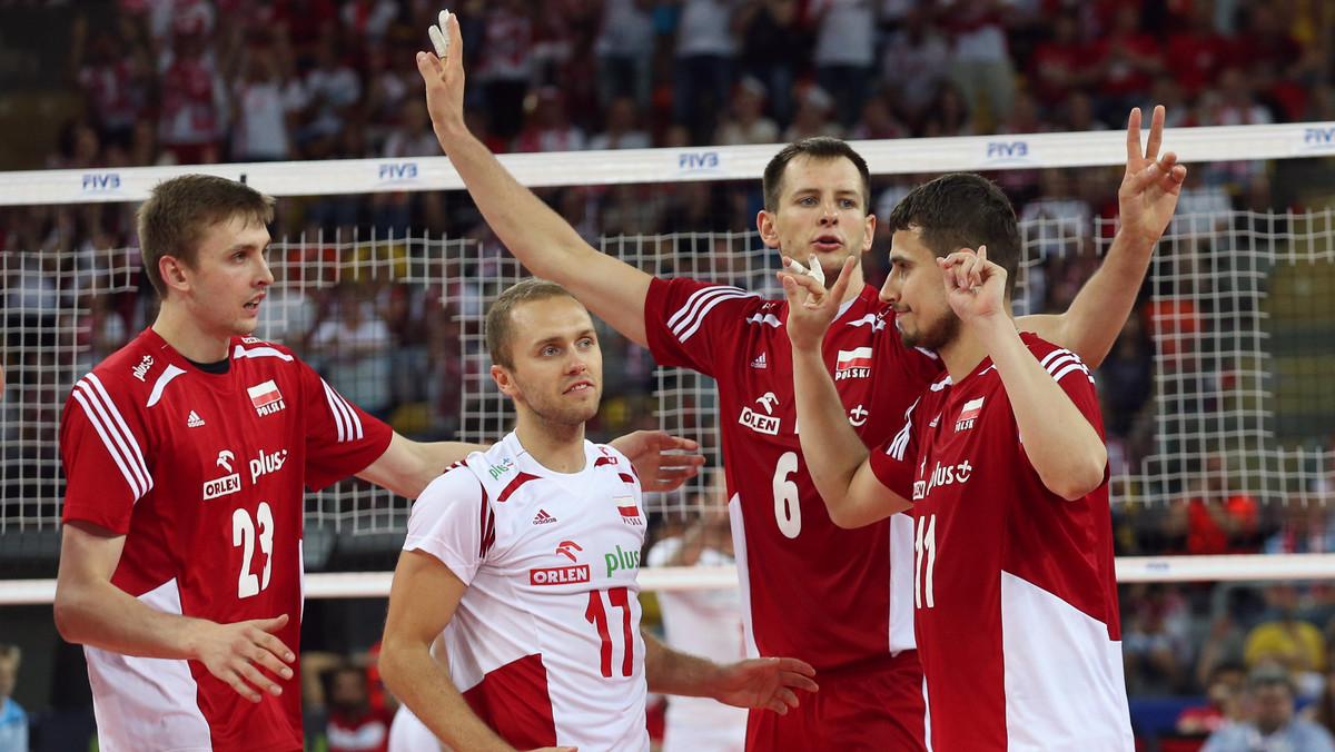 Reprezentacja Polski awansowała na trzecie miejsce w najnowszym rankingu Europejskie Konfederacji Piłki Siatkowej (CEV). Biało-Czerwoni przesunęli się o jedną pozycję. Zestawieniu niezmiennie przewodzi Rosja. W pierwszej dziesiątce największy spadek zanotowali Włosi, którzy z drugiego spadli na piąte miejsce.