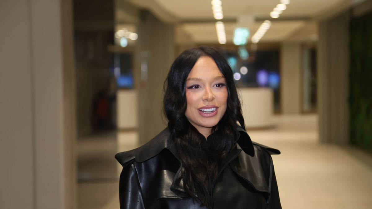 TRUDNA EDITA ARADINOVIĆ POKAZALA ŠTA JEDE Pevačica spojila nespojivo i oduševila fanove - ovome nije mogla da odoli: 