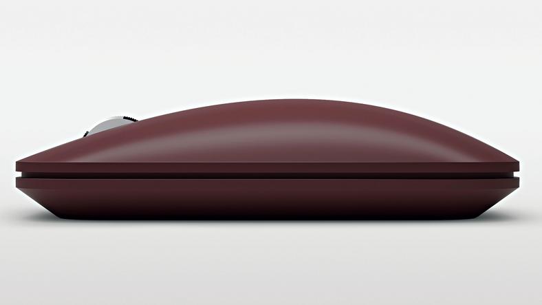Płaską Surface Mobile Mouse (150 zł) Microsoft oferuje w takich samych kolorach jak klawiaturę Type Cover.