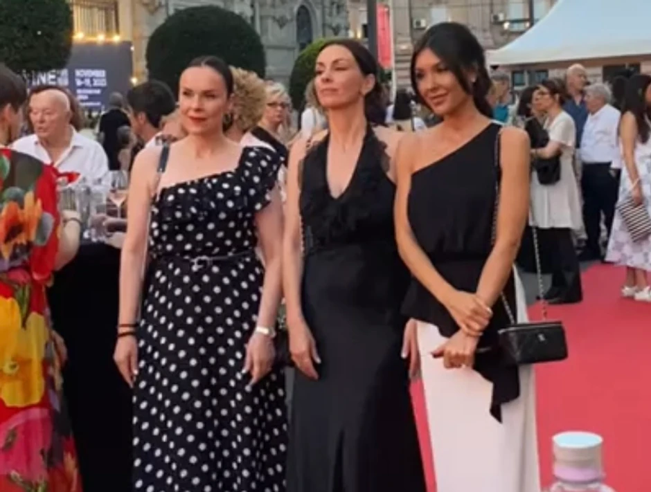 Dragana i Sloboda Mićalović sa sestrom Mirjanom (levo)