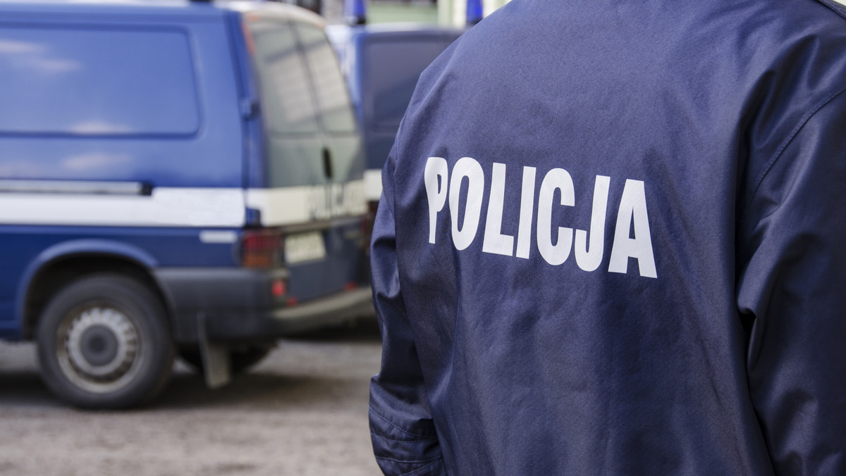 Wielkopolscy policjanci zatrzymali pięć osób podejrzanych o wyłudzanie nieruchomości. Skala wyłudzeń, według policji, sięga milionów złotych.