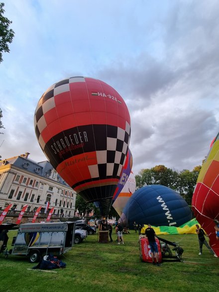 II Zawody Balonowe "In The Silesian Sky" - start balonów o świcie z pszczyńskiego parku zamkowego - 25.06.2022 r. - autor: wpk / pless.pl