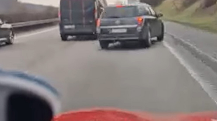 Erősen ittasan cikázott az autópályán egy sofőr, majd a korlátnak csapódott / Fotó: Magyarország Ügyészsége