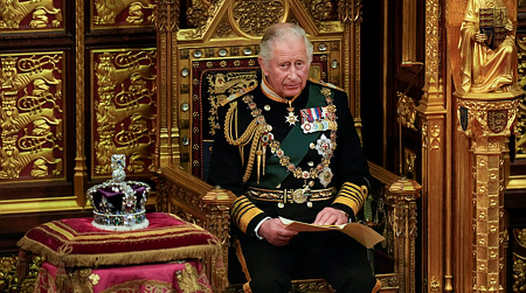 Károly herceg mondta el a trónbeszédet a mozgásproblémákkal küzdő Erzsébet királynő helyett /Fotó: MTI/AP pool/Alastair Grant