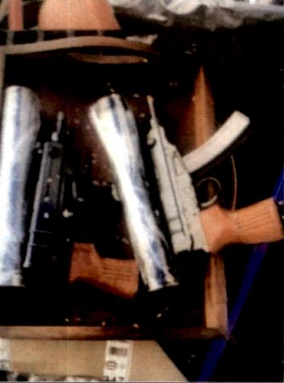 Oružje korišćeno za ubistvo Alana Kožara i Damira Hadžića: Zabranjeno preuzimanje fotografije bez dozvole redakcije "Blic"