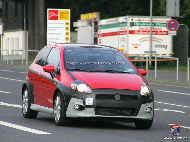 Zdjęcia szpiegowskie: Fiat Grande Punto Abarth – odkryć, zakryć, odkryć