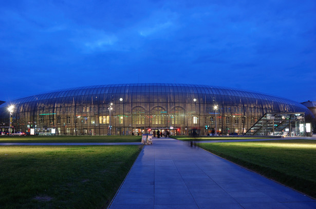 Gare de Strasbourg - dworzec z XIX wieku w Strasburgu przykryty taflą szkła. ,Fot. Cha già José, flickr (CC BY-SA 2.0).