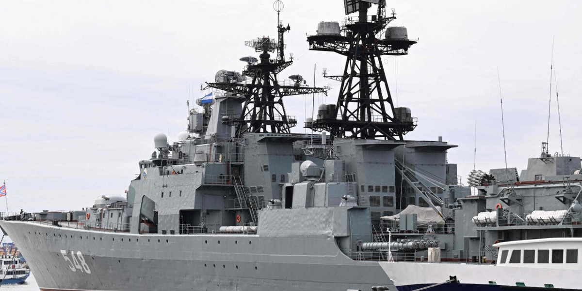 Rosyjski okręt marynarki wojennej (zdjęcie podglądowe)