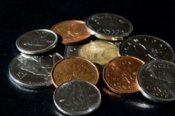 Jednocentówki znikają z Kanady