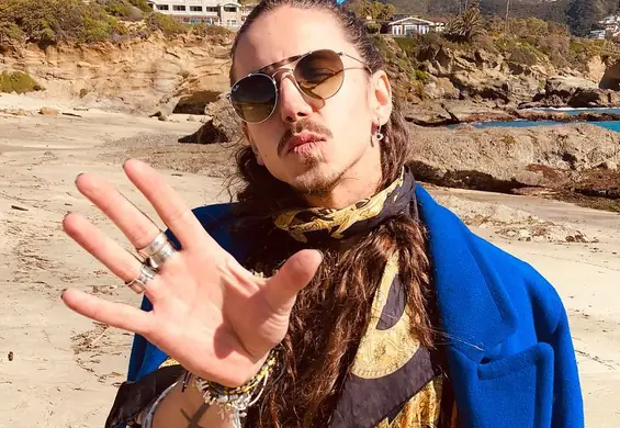 "Ty masz mnie za głupią dzikuskę..." - Michał Szpak "wykonuje" utwór z filmu Pocahontas