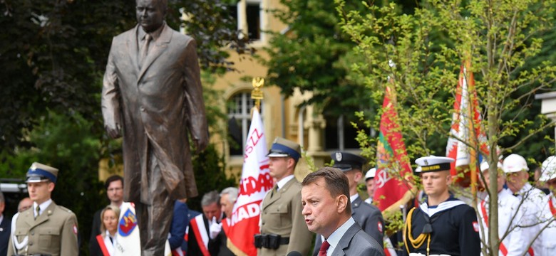 Odsłonięcie pomnika Lecha Kaczyńskiego w Szczecinie. "Prezydent był człowiekiem Solidarności jeszcze przed jej powstaniem"