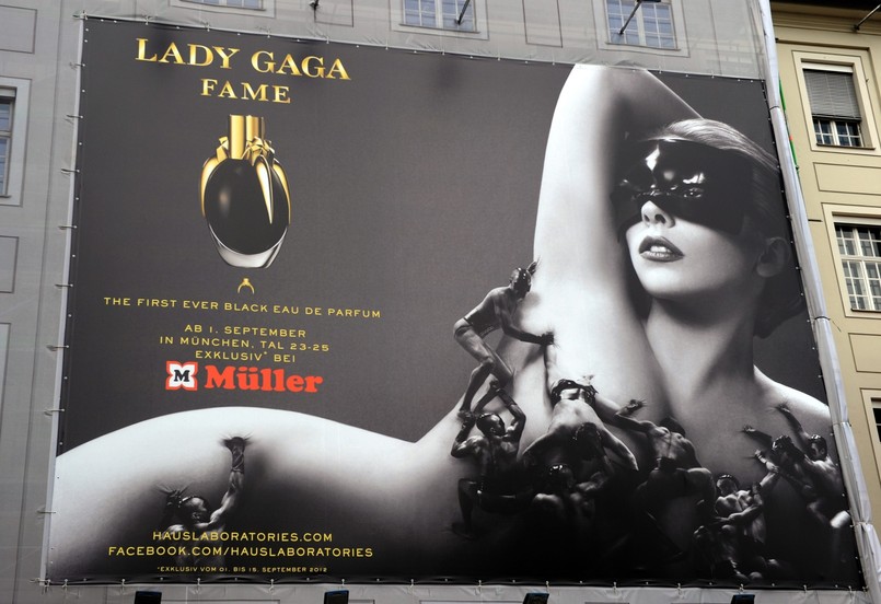 Lady GaGa promuje swoje perfumy "Fame"