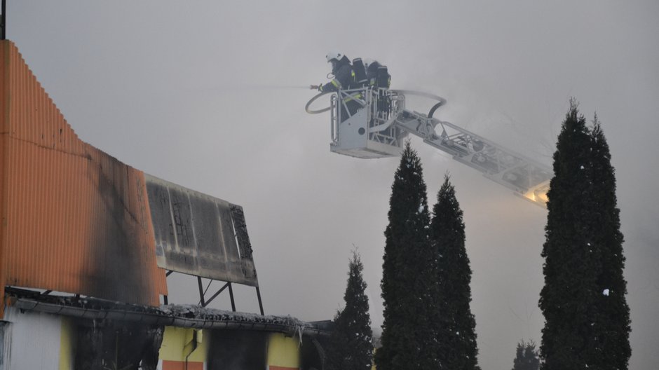 Pożar naruszył konstrukcję budynku