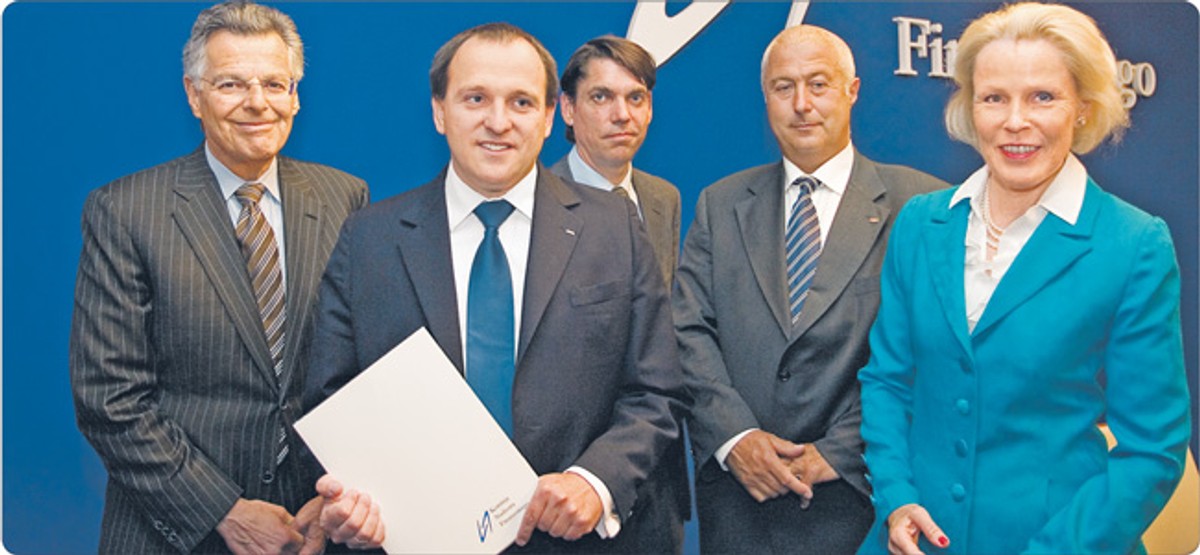W debacie zorganizowanej przez Komisję Nadzoru Finansowego udział wzięli (od lewej): Myron S. Scholes, Stanisław Kluza, Piers Haben, Karoly Szasz i Anneli Tuominen Fot. Wojciech Górski