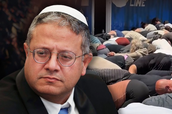 (VIDEO) ZATOČENI HUMANITARCI KLEČALI, ON IM SE RUGAO! Jezivi snimci izraelskog ministra zgrozili i razbesneli Evropu: Brutalno ponižavao aktiviste koji su pokušali da dostave pomoć gladnima u Gazi