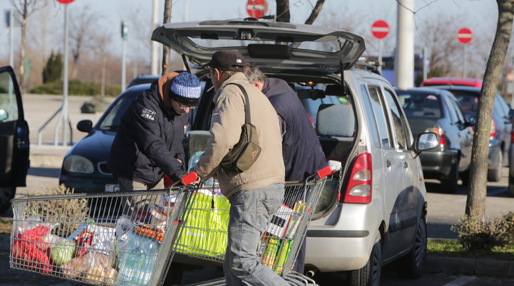 Leépíti a főnököket Magyarországon a szupermarket /Fotó: Grnák László