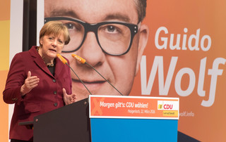 Wybory regionalne w Niemczech: CDU traci głosy, sukces przeciwników imigracji