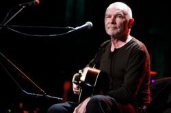 Wojciech Waglewski proponuje trochę smutasów i trochę pogody ducha