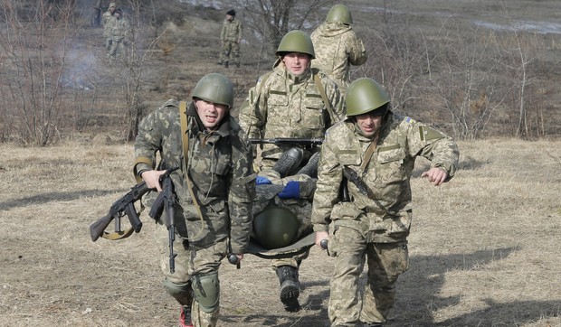 582858_ukrainian-army-soldiers-perform-a-military-exercise-at-a-training-ground-outside-zhitomir-ukraine-ap