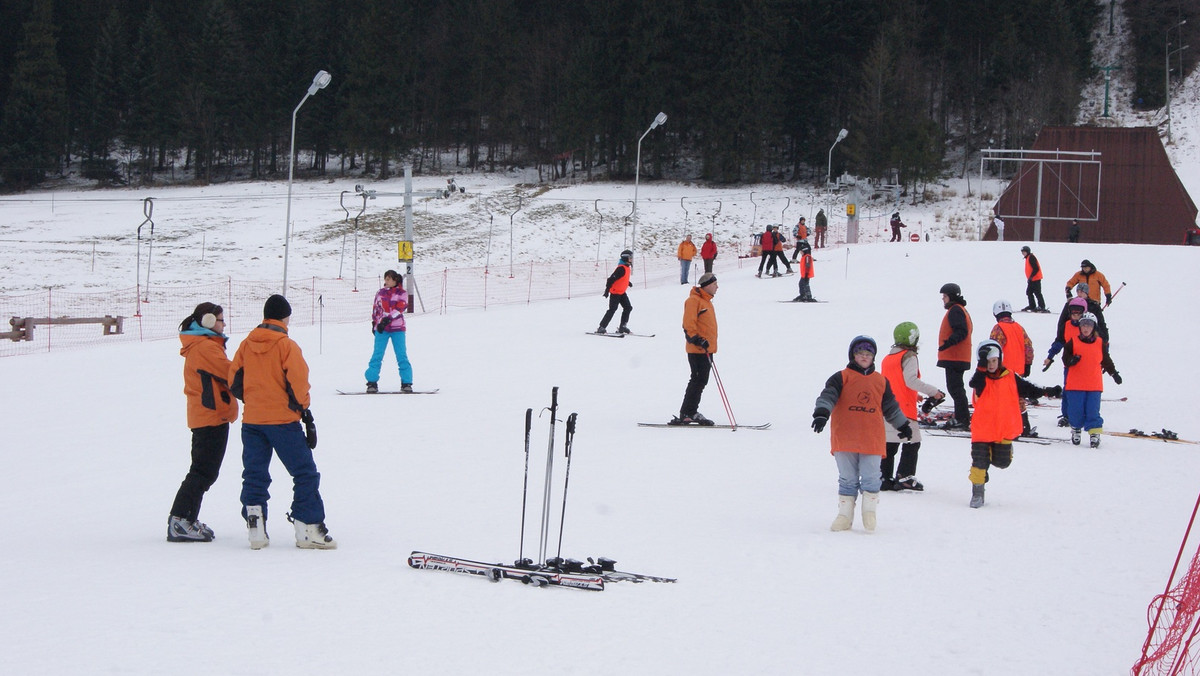 Dość dobre warunki do uprawiania narciarstwa panują dzisiaj na Suwalszczyźnie. W niedzielę zaplanowano kolejne zawody slalomu giganta w Szelmencie k. Suwałk (Podlaskie).