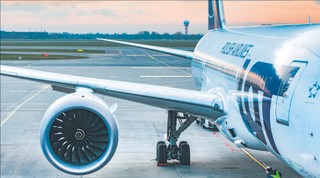 Po turbulencjach LOT wraca na właściwy kurs