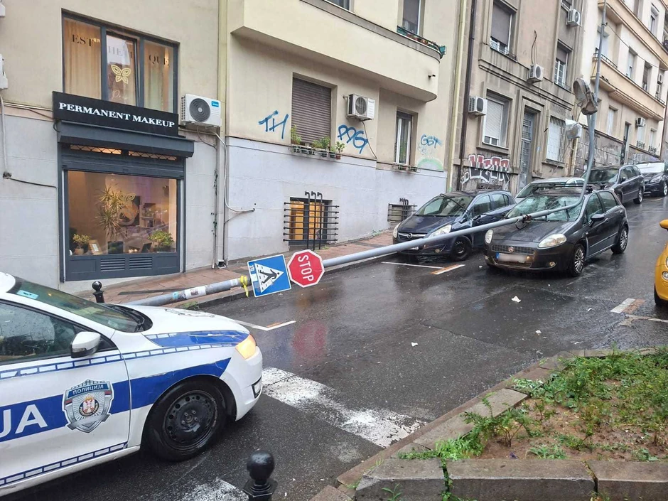 pala bandera u centru Beograda
