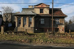 Makabryczna historia "Czerwonego domu" w Krakowie. Z jego okien komendant obozu Amon Göth strzelał do więźniów